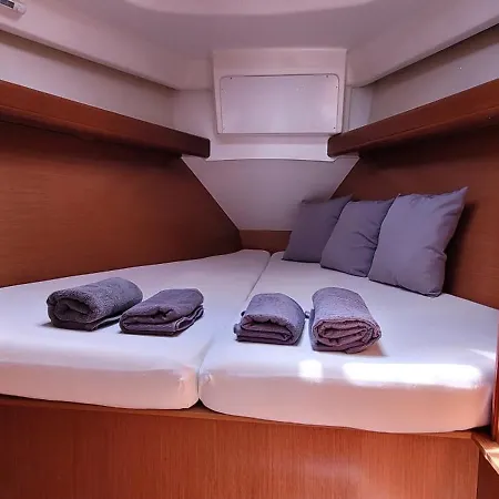 Botel Wohnen Auf Dem Santa Teresa Gallura